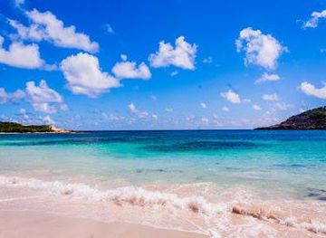 antigua-and-barbuda/dickenson-bay/attraction/half-moon-bay