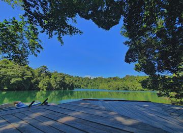indonesia/pulau-derawan/attraction/danau-haji-buang