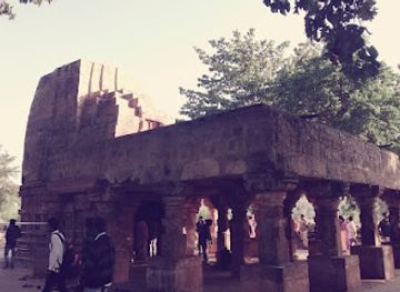 india/central-india/attraction/kawardha-shri-madwa-mahal-temple-kabirdham-district-chhattisgarh-india