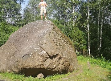estonia/kuressaare-castle/attraction/boulder-piretikivi