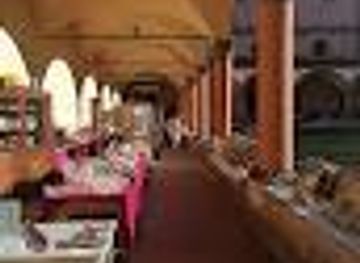 italy/bologna/attraction/mercatino-di-beneficenza-di-san-francesco