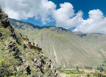 peru/sacred-valley/attraction/depositos-de-pinkuylluna