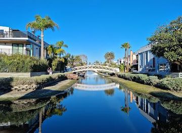 california/malibu/attraction/venice-canal-historic-district