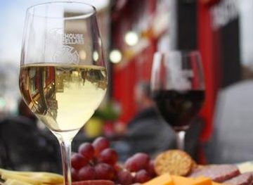 south-dakota/custer/attraction/firehouse-wine-cellars