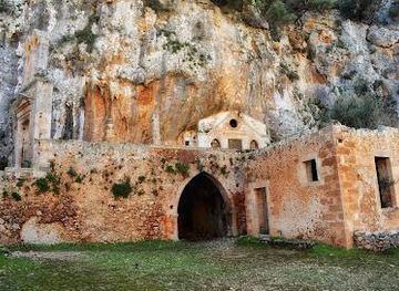 greece/rethymno/attraction/monastery-katholiko