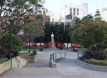 california/oakland/attraction/st-mary-s-square