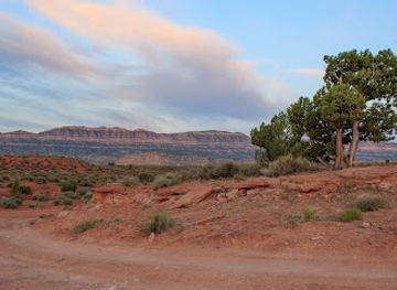 utah/grand-staircase-escalante-national-monument/attraction/peek-a-boo-gulch-parking-area