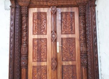 tanzania/zanzibar-archipelago/attraction/zandoors-carved-furniture-s-market