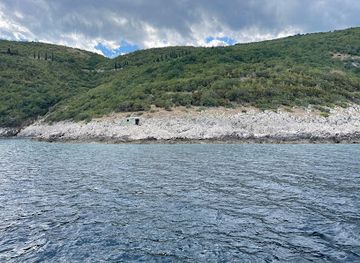 croatia/istria/attraction/the-little-blue-cave