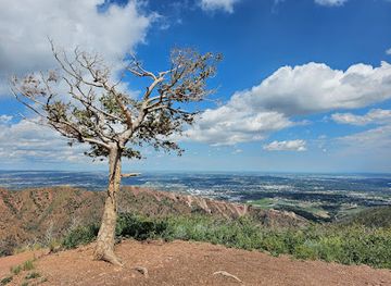 colorado/garden-of-the-gods/attraction/lone-tree-lookout