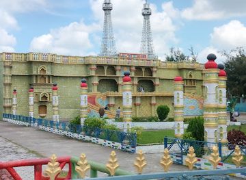 india/bhopal/attraction/people-s-mall-great-wall-of-china