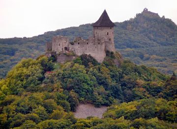 slovakia/novohrad/attraction/somoska-castle