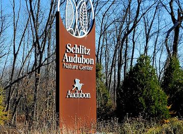 wisconsin/blue-hills/attraction/schlitz-audubon-nature-center
