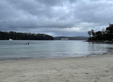 australia/tasman-peninsula/attraction/stewarts-bay-beach
