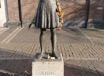 netherlands/vechtstreek/attraction/statue-of-anne-frank