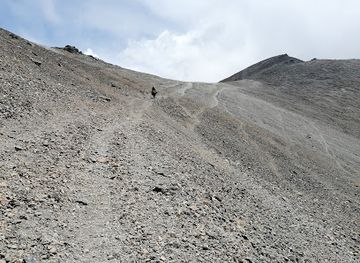 Mountain pass to Chatyr Kol lake