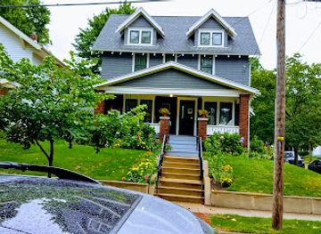 ohio/akron/highland-square/attraction/dr-bob-s-home