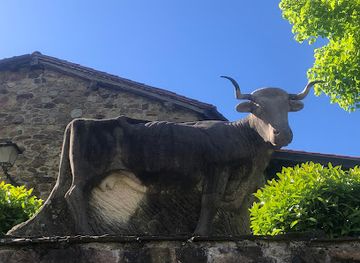 spain/cantabria/attraction/estatua-en-homenaje-a-la-vaca-tudanca