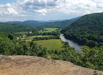 new-york/catskill-mountains/attraction/pratt-rocks