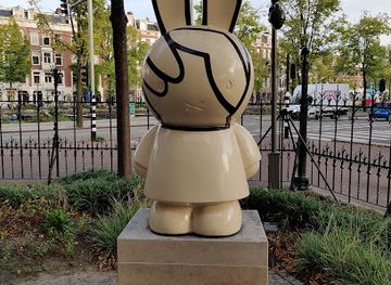 netherlands/amsterdam/museumplein/attraction/nijntje-for-peace-statue