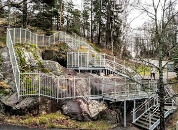 finland/uusimaa/attraction/pihlajamaki-giant-s-kettles