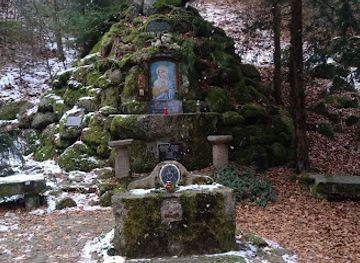 czechia/karlovy-vary/attraction/forest-worship-shelter