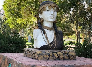 iraq/baghdad-belts/attraction/statue-of-queen-shebaad