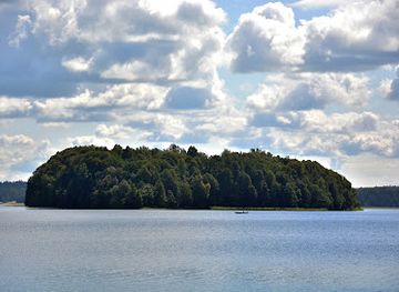 lithuania/zemaitija-national-park/attraction/plateliu-ezero-kensgailu-pilies-sala