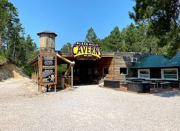 south-dakota/crazy-horse-memorial/attraction/black-hills-caverns