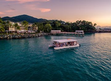 australia/the-whitsundays/attraction/sundowner-cruises-iconic-whitsunday-adventures