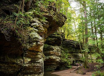 ohio/hocking-hills/attraction/whispering-cave-trail-head