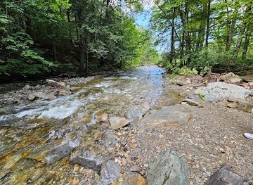 vermont/smugglers-notch-state-park/attraction/moss-glen-falls-parking