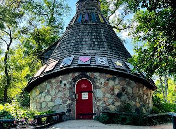 canada/winnipeg/attraction/the-witch-s-hut