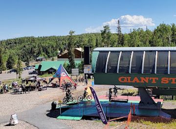 utah/brian-head-ski-resort/attraction/giant-steps-ski-lodge-and-lifts