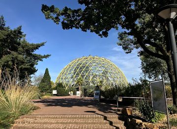 germany/dusseldorf/medienhafen/attraction/botanical-garden