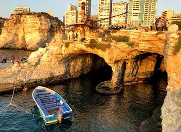 lebanon/beirut/hamra/attraction/al-raouche-rocks