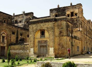 pakistan/northern-punjab/attraction/bedi-mahal-kallar-syedan