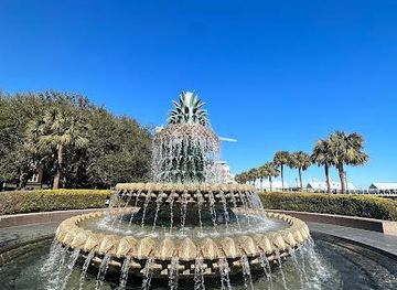 michigan/mount-pleasant/attraction/pineapple-fountain