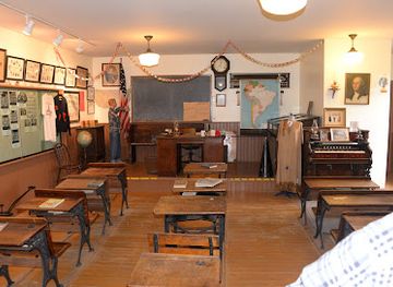 michigan/sleeping-bear-dunes-national-lakeshore/attraction/empire-area-museum