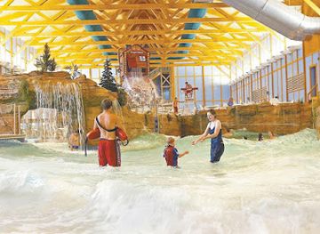 illinois/matthiessen-state-park/attraction/grand-bear-falls-indoor-waterpark