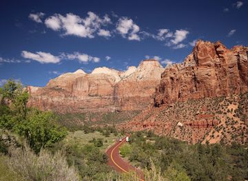 utah/zion-national-park/attraction/pine-creek-canyon-overlook