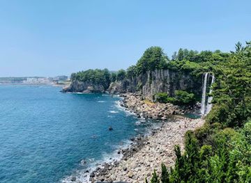 south-korea/jeju-city/seogwipo-city/attraction/cheonjeyeon-waterfalls