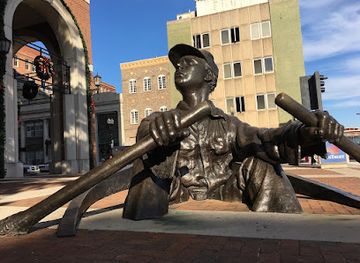 tennessee/knoxville/attraction/rowing-man-statue-in-knoxville-tn