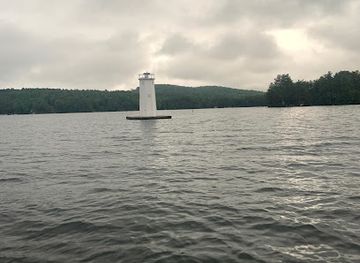 new-hampshire/seacoast-region/attraction/loon-island-lighthouse