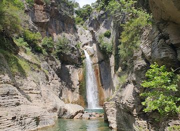 greece/euboea/attraction/manikiatis-waterfall