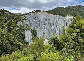 new-zealand/manawatu-wanganui/attraction/putangirua-pinnacles