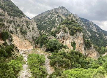 greece/kalamata/attraction/lagada-taygetos-rock-tunnel-2