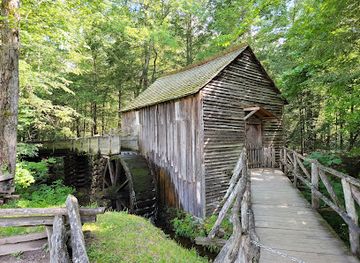 tennessee/cades-cove/attraction/cades-cove-visitor-center