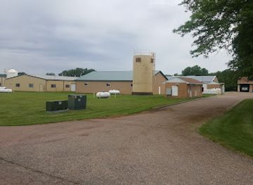 south-dakota/yankton-area/attraction/gavins-point-national-fish-hatchery-hatchery-building-and-aquarium