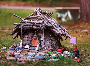 michigan/northern-michigan/attraction/higgins-lake-gnome-home